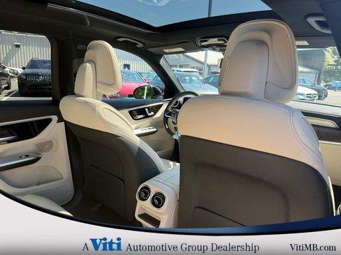 Used 2024 Mercedes-Benz GLC 300 4MATIC image 27