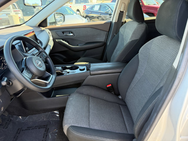Used 2023 Nissan Rogue SV AWD/4WD image 12