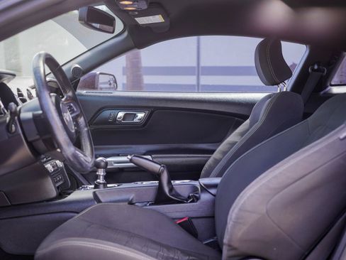 Used 2017 Ford Mustang GT RWD image 7