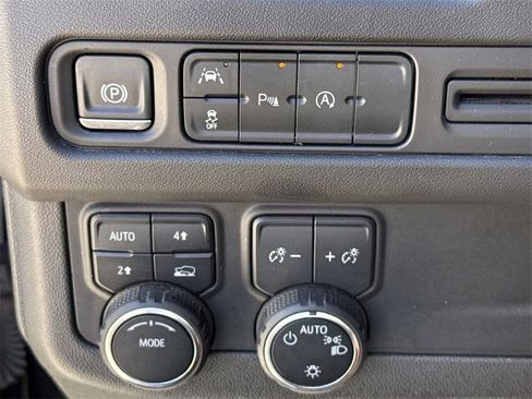 Used 2024 Chevrolet Suburban LT image 16