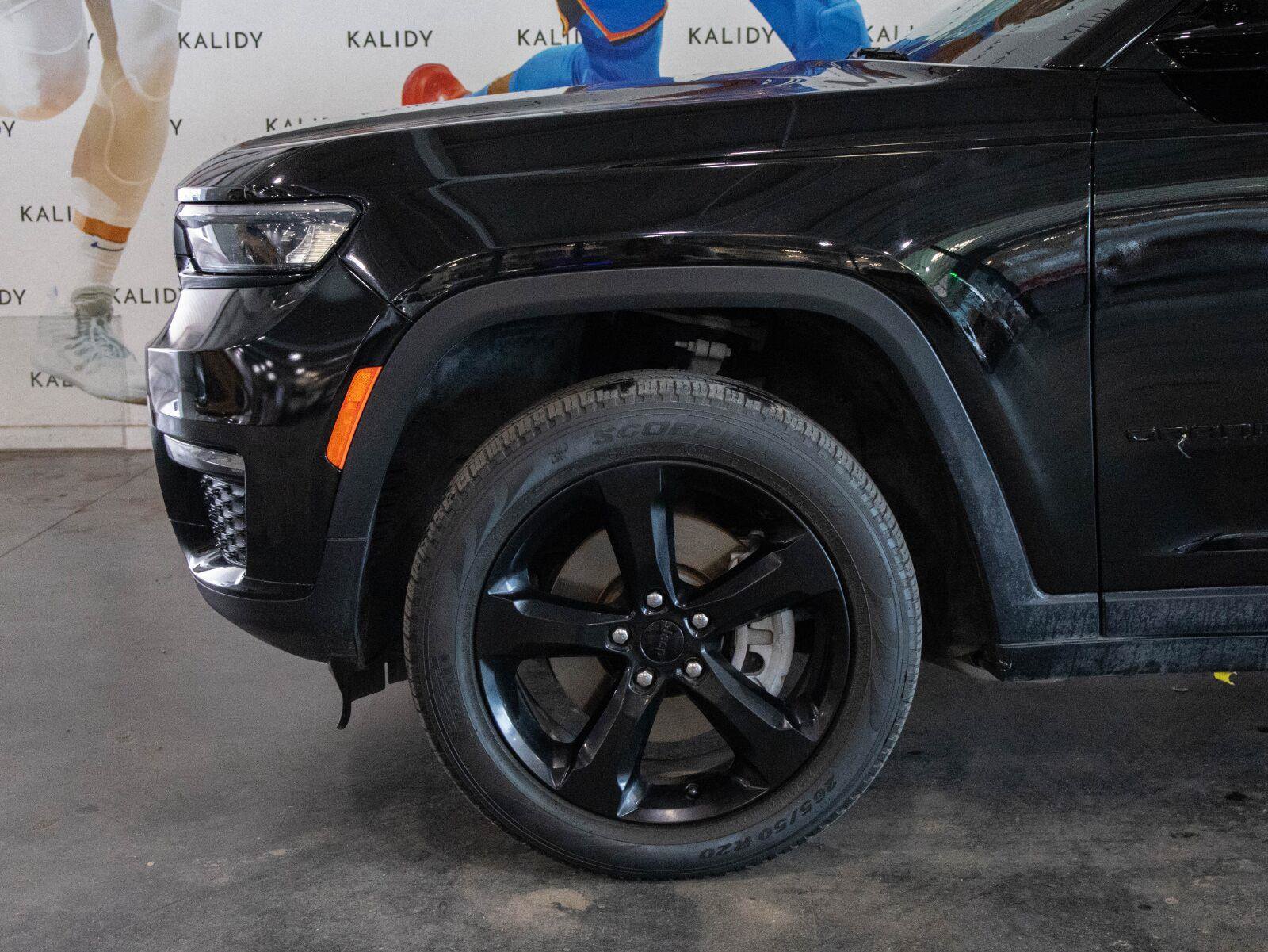Used 2024 Jeep Grand Cherokee L Limited w/ Black Appearance Package RWD image 16