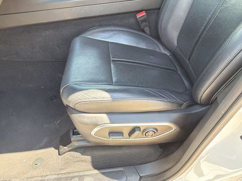 Used 2024 Jeep Wagoneer L Series II w/ Flexible Seating Group RWD image 15