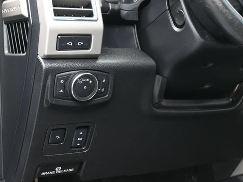 Used 2017 Ford F250 Lariat w/ Lariat Ultimate Package AWD/4WD image 23