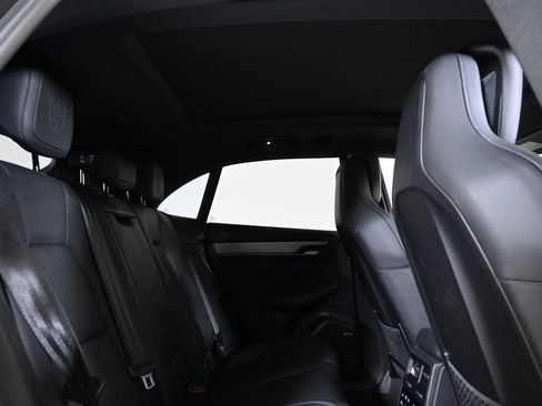 Certified 2025 Porsche Macan 4 Electric image 19