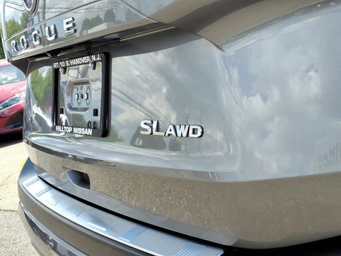 Used 2023 Nissan Rogue SL AWD/4WD image 17