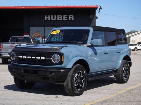 Used 2023 Ford Bronco Outer Banks AWD/4WD image 3
