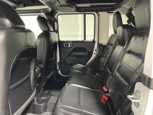 Used 2019 Jeep Wrangler Unlimited Sahara AWD/4WD image 16