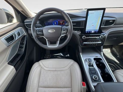 Used 2023 Ford Explorer Platinum w/ Technology Package AWD/4WD image 11
