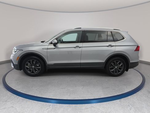 Used 2023 Volkswagen Tiguan SE FWD image 8