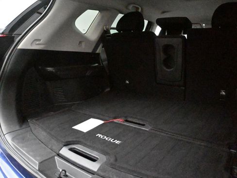 Used 2019 Nissan Rogue SV image 19