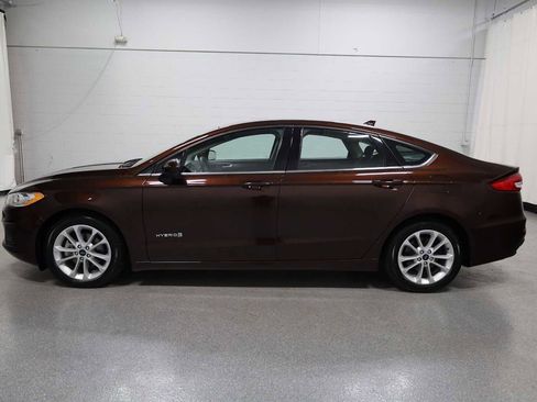 Used 2019 Ford Fusion SE image 2