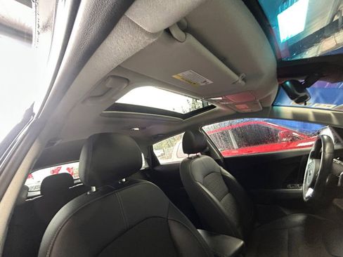 Used 2021 Kia Niro Touring image 27