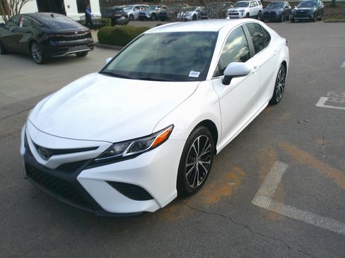 Used 2019 Toyota Camry SE image 6
