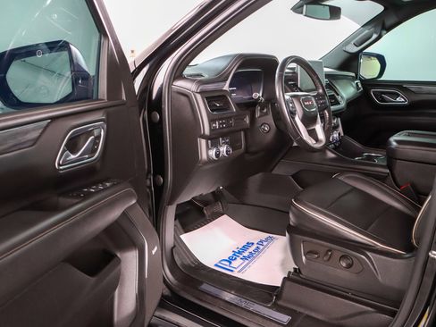 Used 2022 GMC Yukon SLT w/ SLT Premium Package image 3