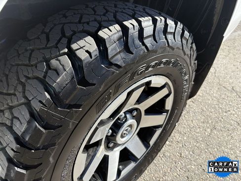 Certified 2022 Toyota 4Runner TRD Off-Road image 25