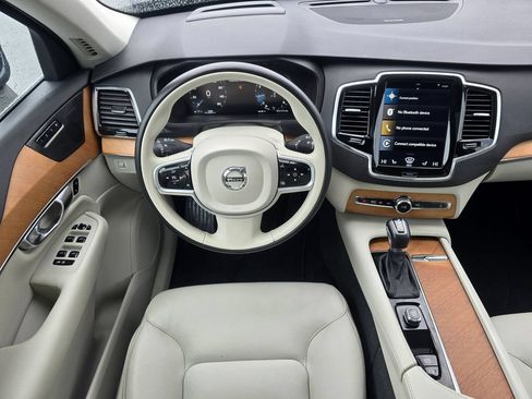 Used 2022 Volvo XC90 T5 Momentum w/ Advanced Package AWD/4WD image 2