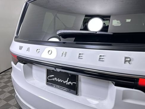 Used 2024 Jeep Wagoneer L Series III w/ Flexible Seating Group AWD/4WD image 32