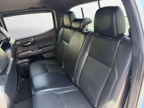 Used 2019 Toyota Tacoma TRD Off-Road AWD/4WD image 28