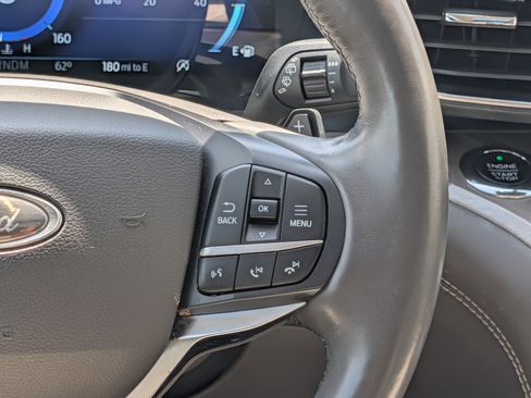 Used 2020 Ford Explorer Platinum w/ Premium Technology Package AWD/4WD image 23
