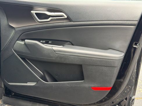 Used 2025 Kia Sportage EX FWD image 13