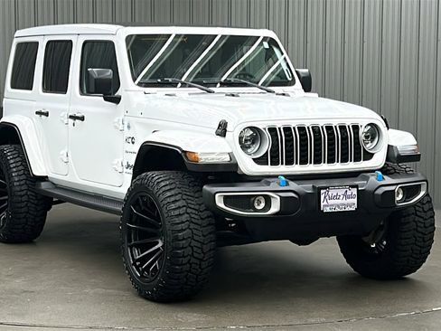 Used 2024 Jeep Wrangler Unlimited Sahara w/ Technology Group image 7