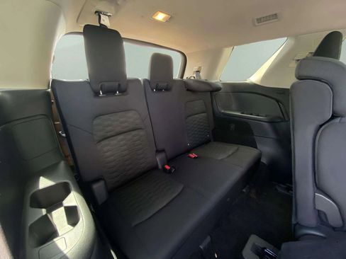 Used 2025 Nissan Pathfinder SV image 11