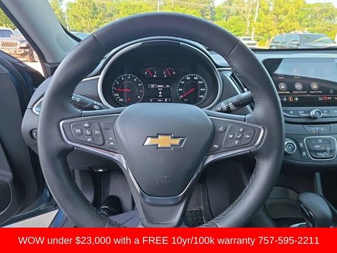 Used 2025 Chevrolet Malibu RS FWD image 17