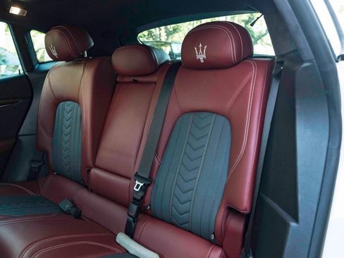 Used 2019 Maserati Levante GranLusso AWD/4WD image 31
