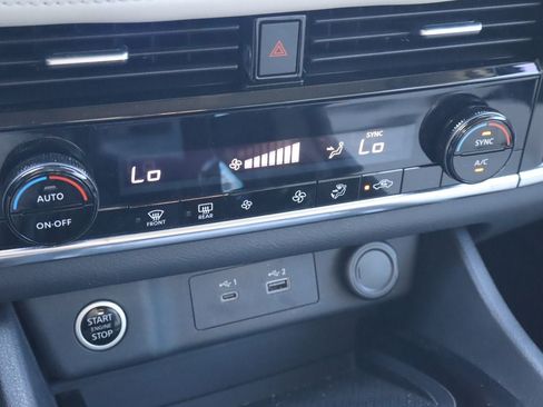 Used 2021 Nissan Rogue SV FWD image 23
