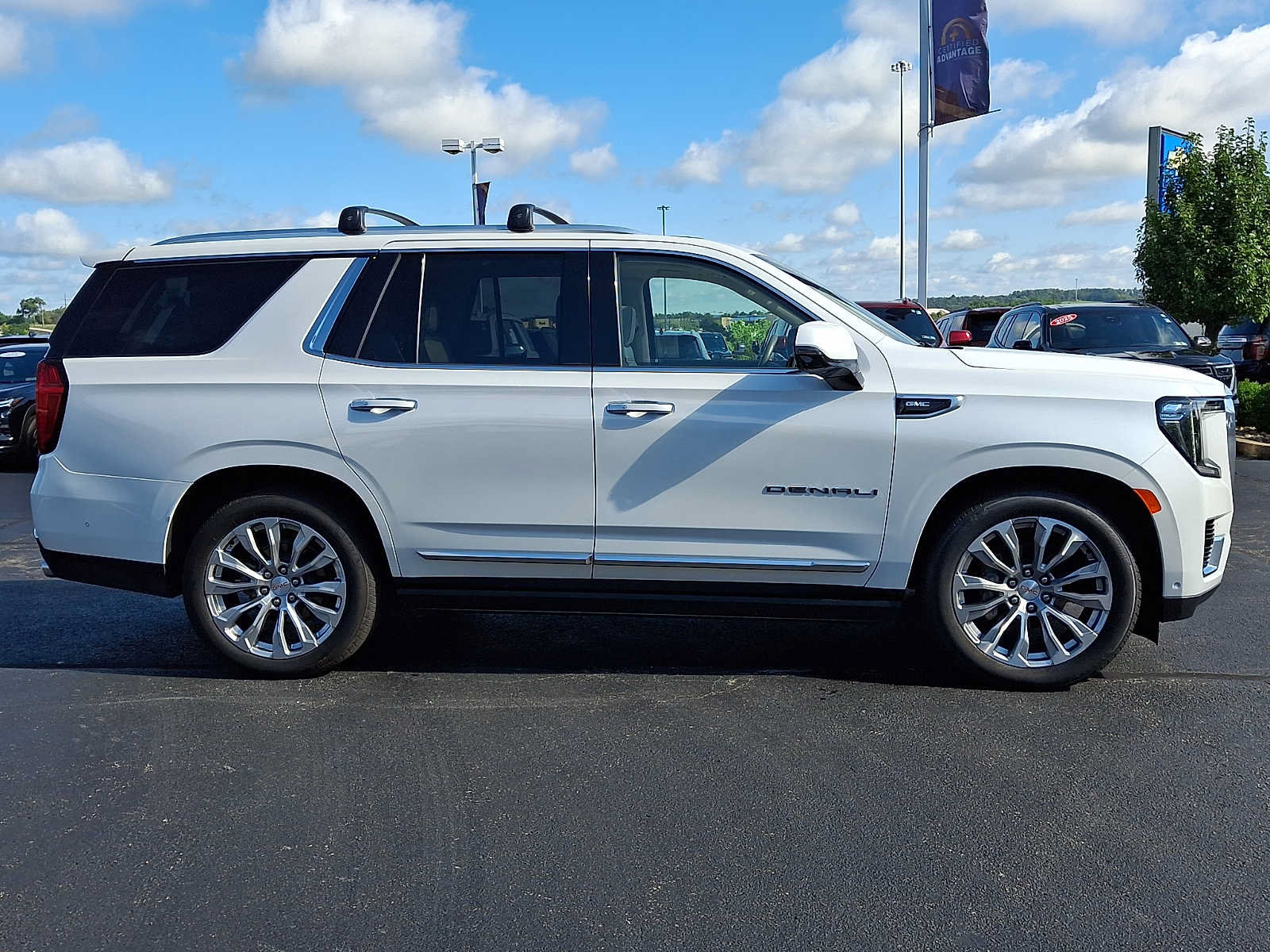Used 2024 GMC Yukon Denali w/ Denali Reserve Package AWD/4WD image 5