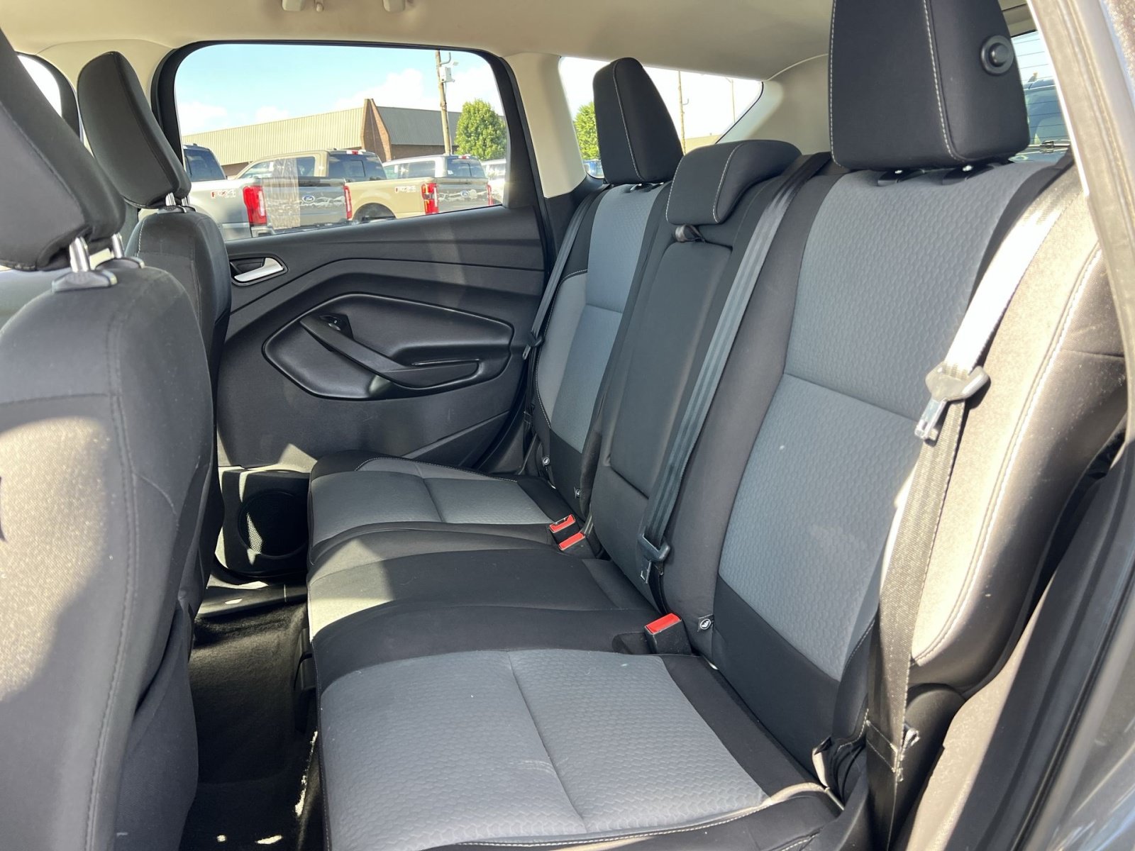 Used 2018 Ford Escape SE w/ Ford Safe & Smart Package FWD image 23