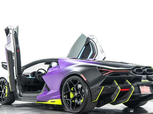 Used 2025 Lamborghini Revuelto AWD/4WD image 34