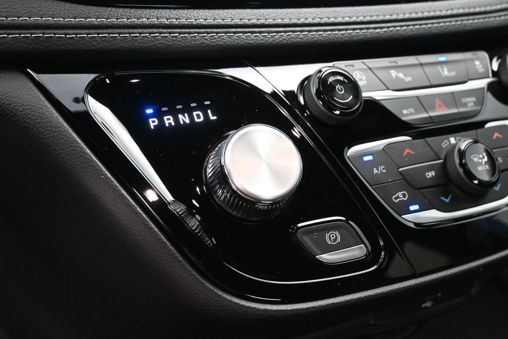 New 2027 Chrysler Pacifica Select w/ Family Tech Group FWD image 18