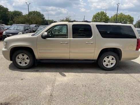 Used 2009 Chevrolet Suburban LT w/ Luxury Package AWD/4WD image 5