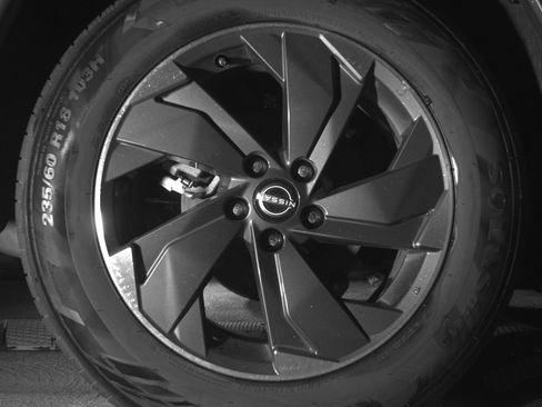 Used 2025 Nissan Rogue SV FWD image 15