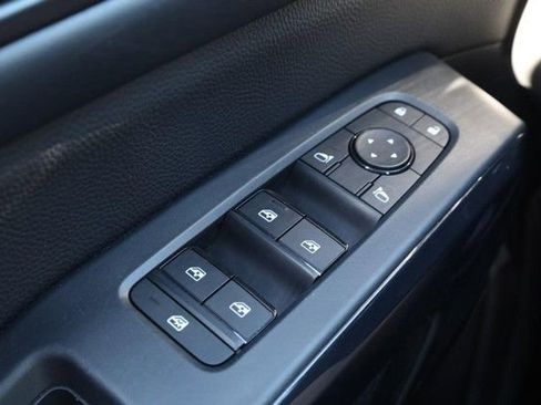 Certified 2025 Nissan Pathfinder SV FWD image 19