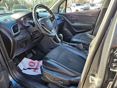 Used 2019 Chevrolet Trax LT w/ LT Convenience Package image 9