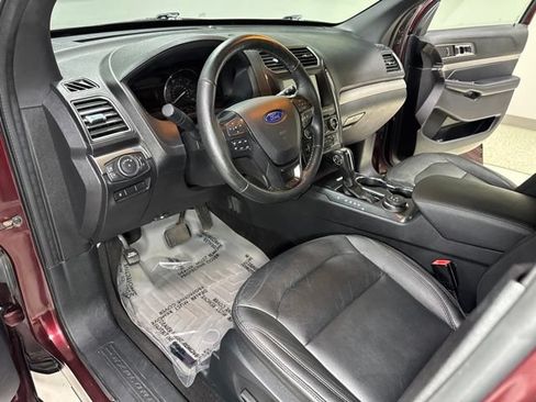 Used 2018 Ford Explorer XLT w/ Equipment Group 202A AWD/4WD image 15