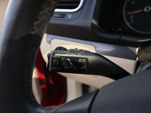 Used 2008 Volkswagen Eos 2.0T FWD image 25