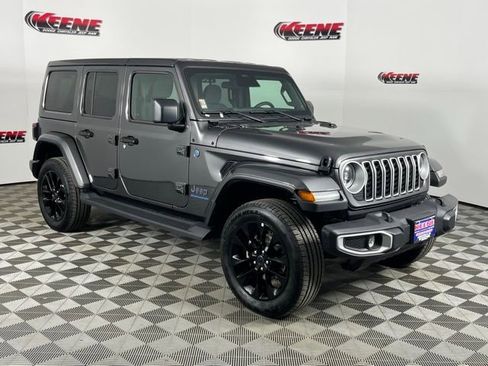 Used 2025 Jeep Wrangler Unlimited Sahara image 2