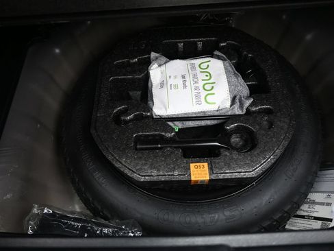 Certified 2024 Hyundai Venue SEL FWD image 23