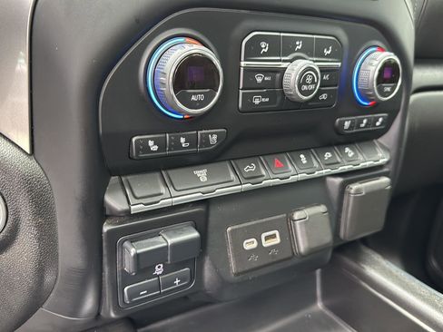 Used 2022 Chevrolet Silverado 2500 LTZ w/ LTZ Convenience Package image 23