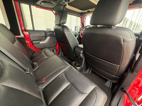 Used 2013 Jeep Wrangler Unlimited Sahara w/ Connectivity Group AWD/4WD image 18