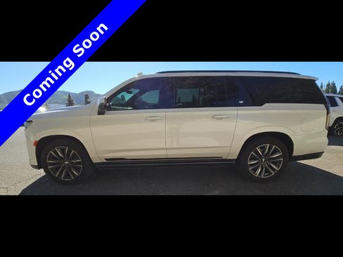 Used 2023 Cadillac Escalade ESV Sport Platinum w/ Heavy-Duty Trailer Package image 18