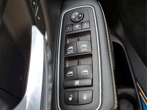 Used 2023 RAM 1500 Laramie AWD/4WD image 17