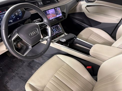 Used 2024 Audi Q8 e-tron Premium Plus w/ Premium Plus Package AWD/4WD image 10