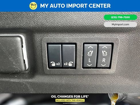 Used 2025 GMC Yukon XL AT4 Ultimate AWD/4WD image 30