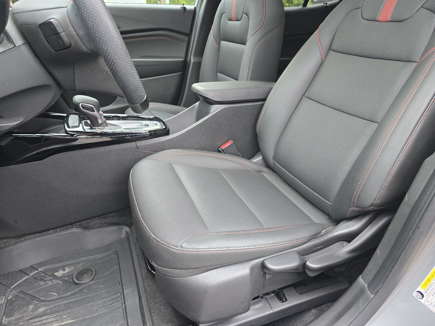 Certified 2024 Chevrolet Trax RS w/ Sunroof Package FWD image 30