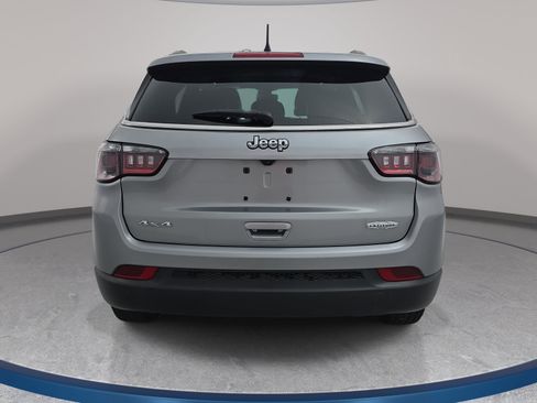 Used 2024 Jeep Compass Latitude w/ Convenience Group AWD/4WD image 6