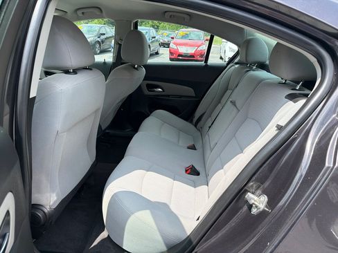 Used 2015 Chevrolet Cruze LT w/ Technology Package FWD image 12